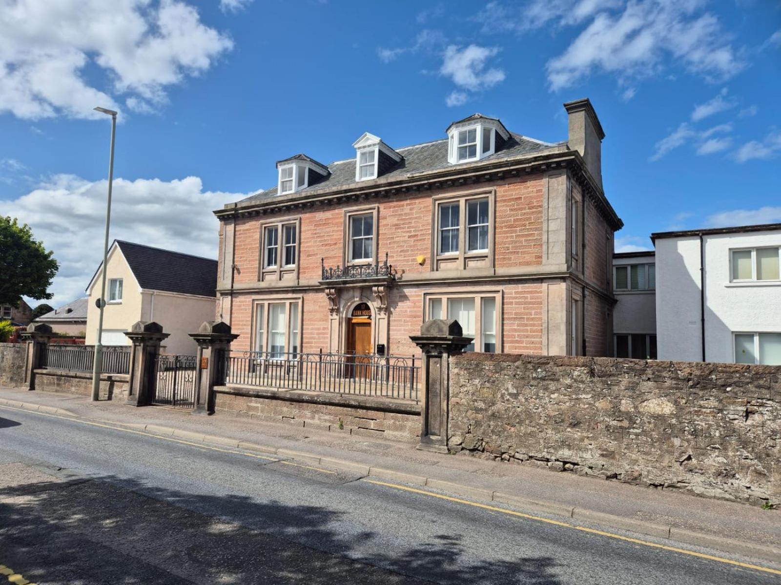 Bank House — Photos 3