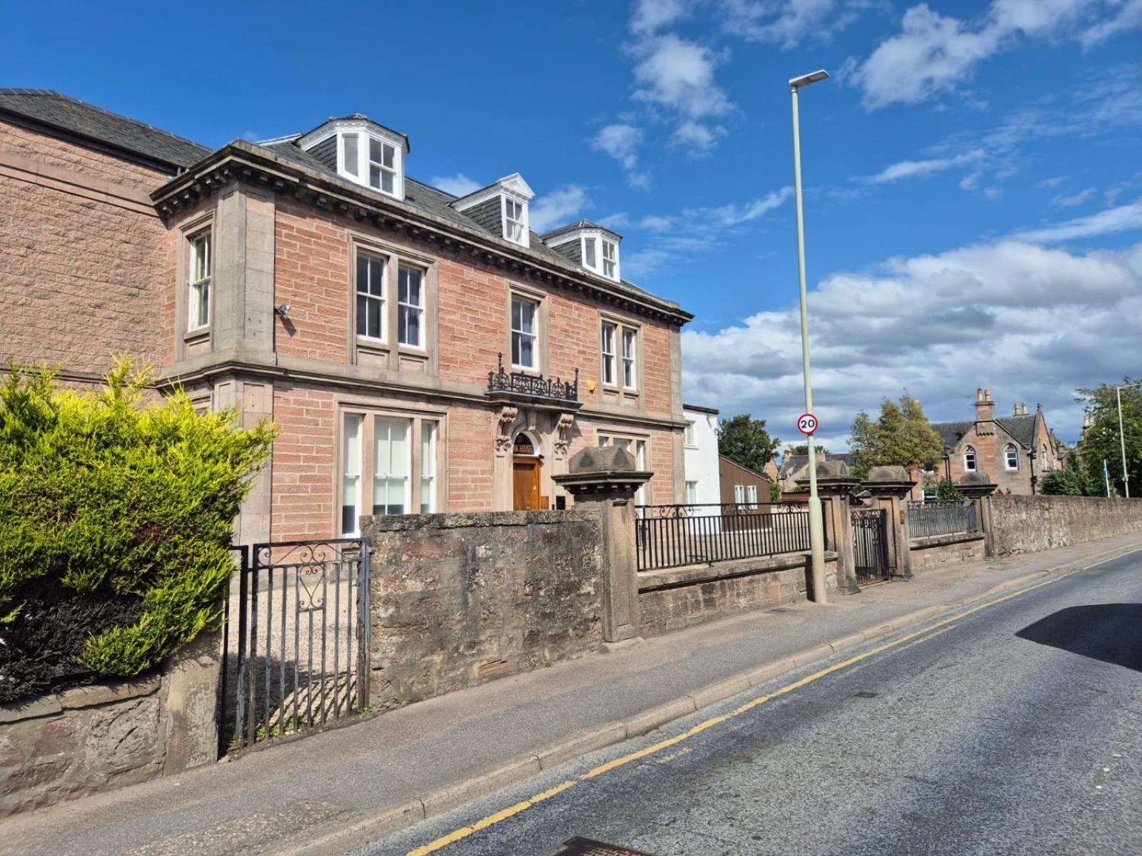 Bank House — Photos 1